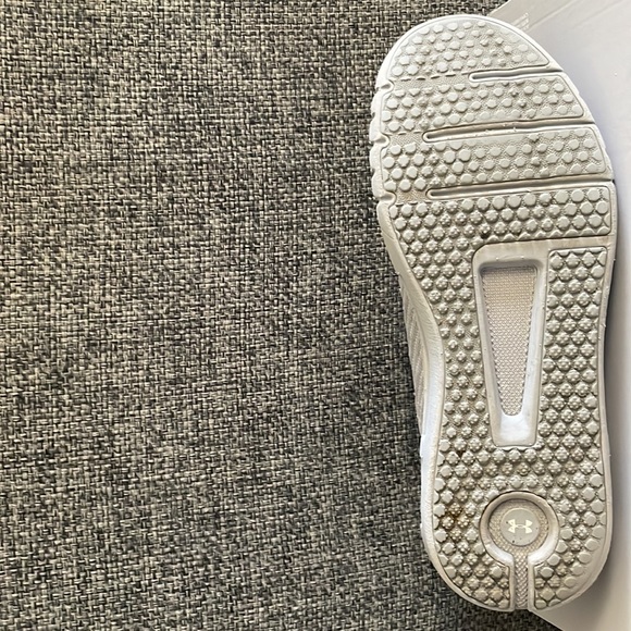 Under armour hovr sports style. Worn lots but in great condition - Picture 4 of 4